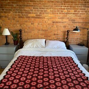 Beautiful vintage handmade crocheted throw blanket